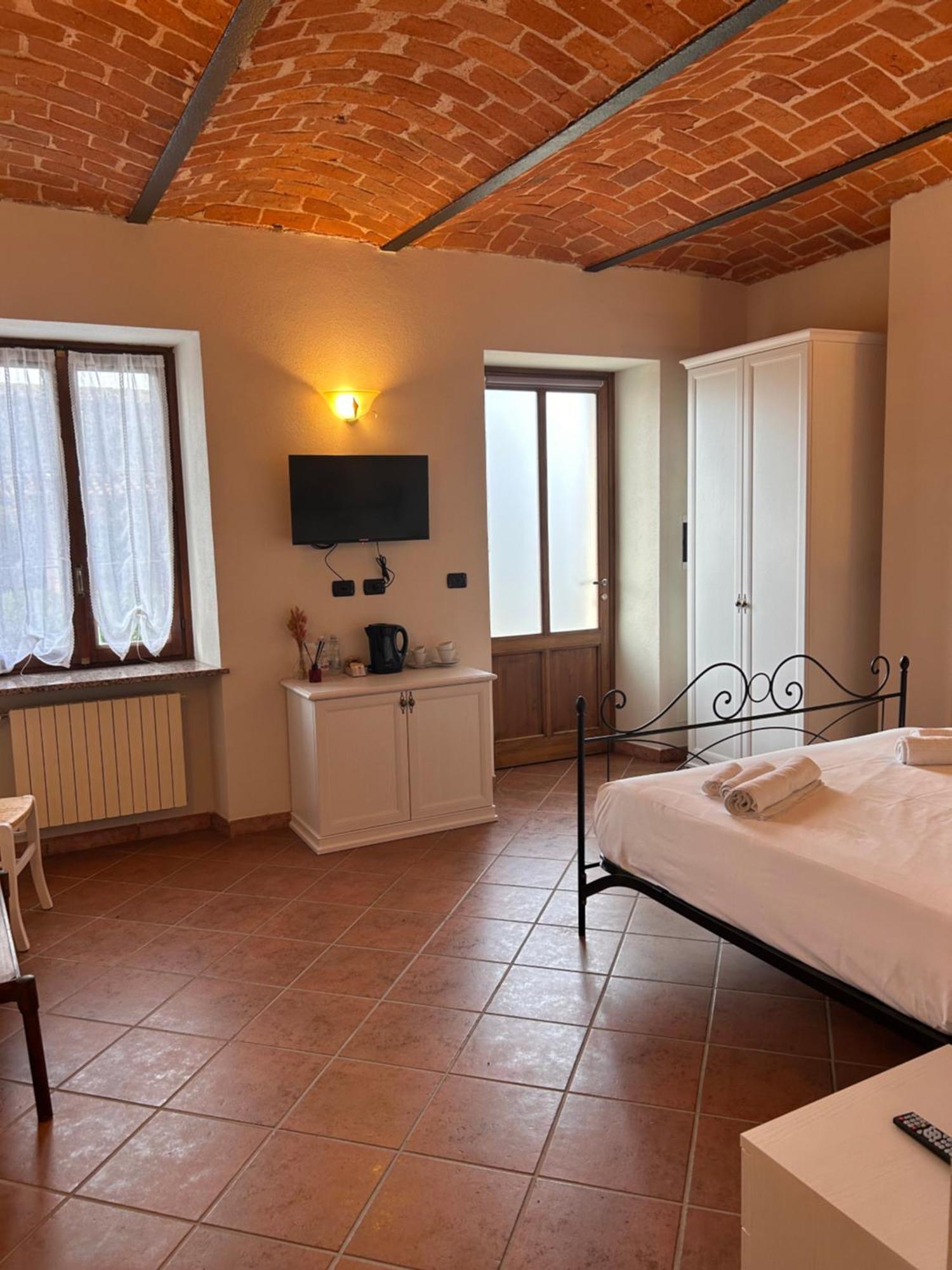 Tenuta Agricola La Cava- Cantina E Agriturismo San Damiano dʼAsti Kültér fotó