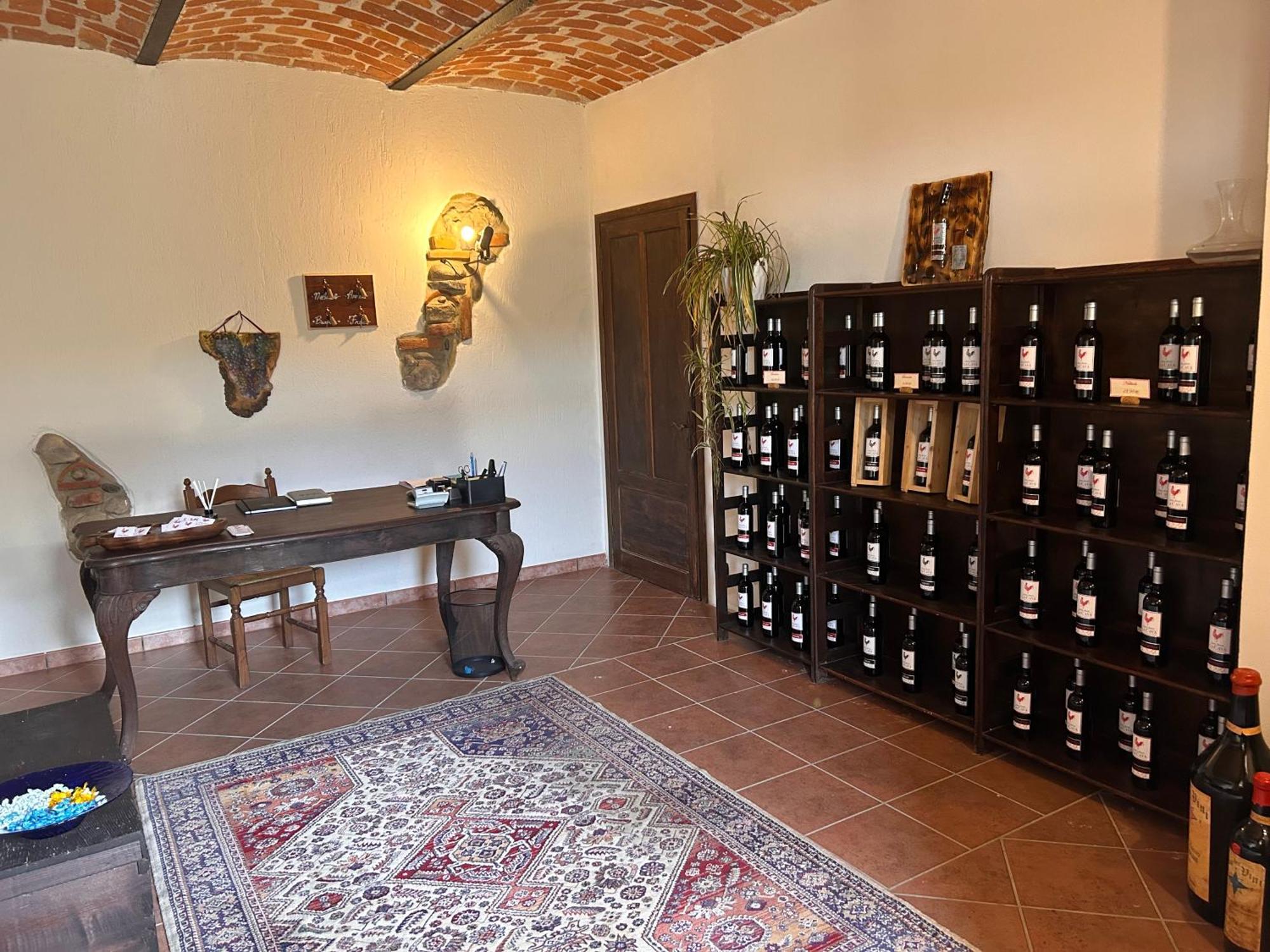 Tenuta Agricola La Cava- Cantina E Agriturismo San Damiano dʼAsti Kültér fotó