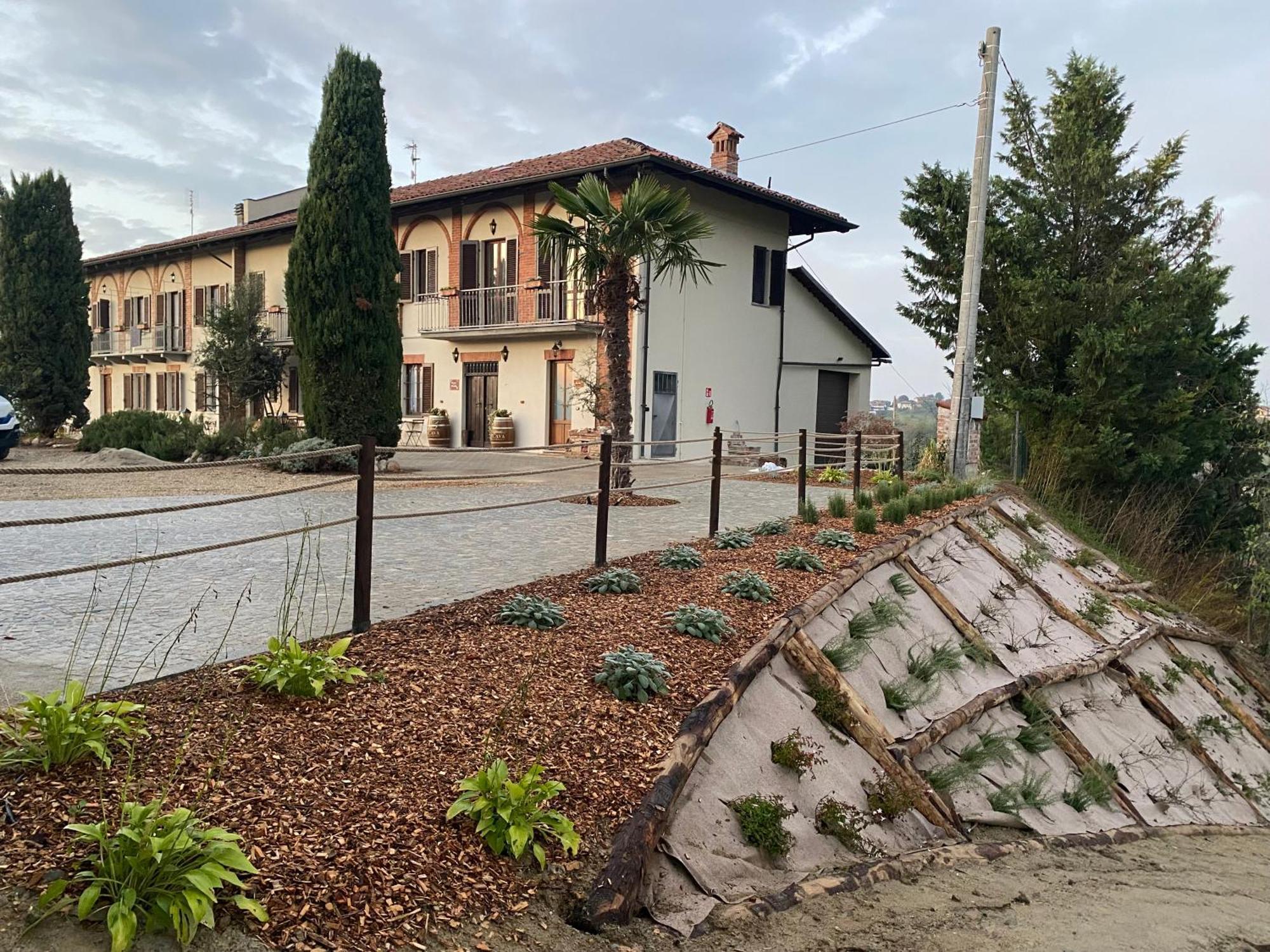 Tenuta Agricola La Cava- Cantina E Agriturismo San Damiano dʼAsti Kültér fotó