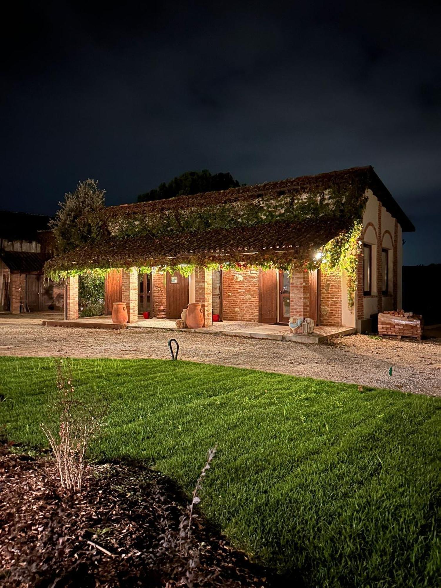 Tenuta Agricola La Cava- Cantina E Agriturismo San Damiano dʼAsti Kültér fotó